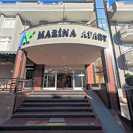 马丽娜公寓酒店 3* 马尔马里斯